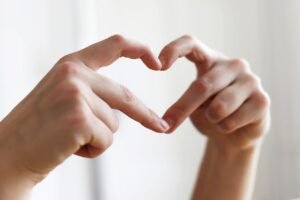 hands-7679387_1280